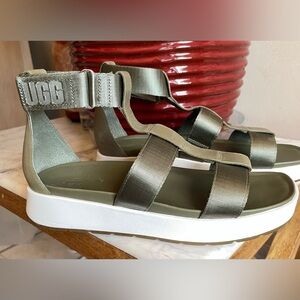 UGG Eeba Gladiator Sandal Burnt Olive Mesh Women’s Sz: 9